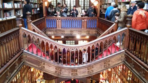 Interni della libreria
